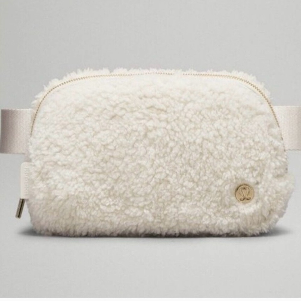 Lululemon Everywhere Belt Bag Plush Fleece